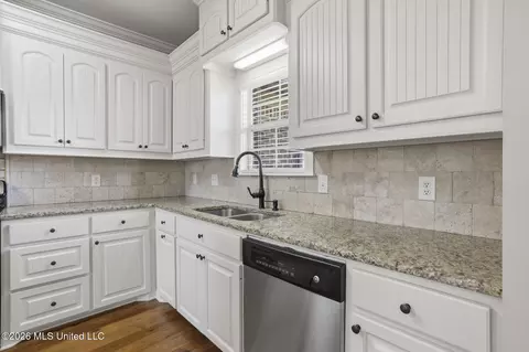 Kitchen - 276 Rockbridge Dr, Madison, MS 39110 photo 1 of 2