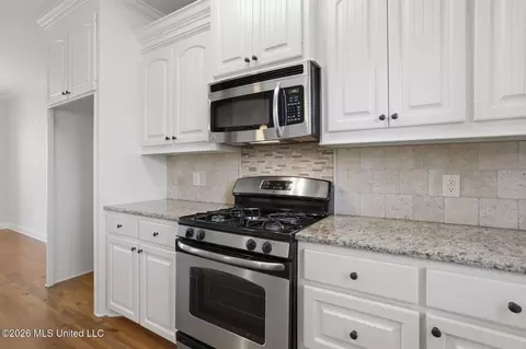 Kitchen - 276 Rockbridge Dr, Madison, MS 39110 photo 2 of 2