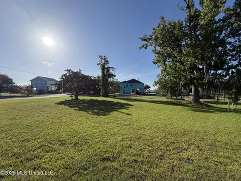 10058 E Shorecrest Rd, Biloxi, MS 39532 photo 6