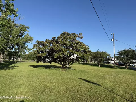 10058 E Shorecrest Rd, Biloxi, MS 39532 photo 3