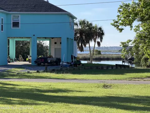 10058 E Shorecrest Rd, Biloxi, MS 39532 photo 8