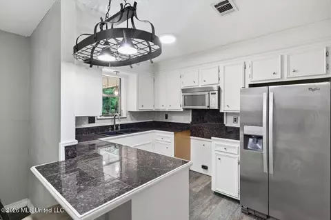 Kitchen - 113 Golden Estates Dr, Brandon, MS 39042 photo 1 of 3