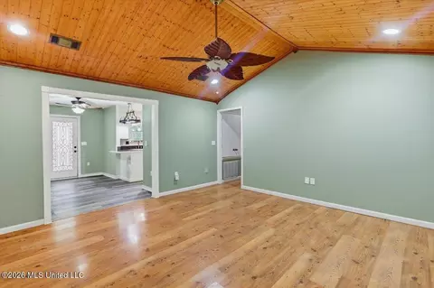 Living - 113 Golden Estates Dr, Brandon, MS 39042 photo 3 of 7