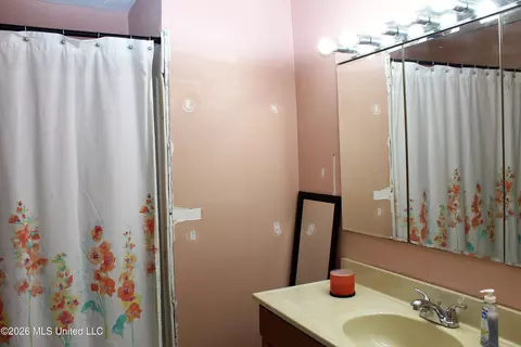 Bath - 25305 Turps Dr, Lucedale, MS 39452 photo 2 of 4