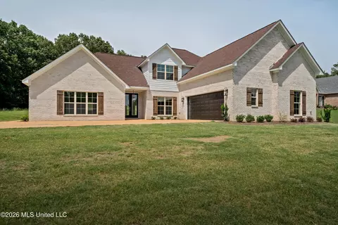 57 Scattered Oaks Dr, Byhalia, MS 38611