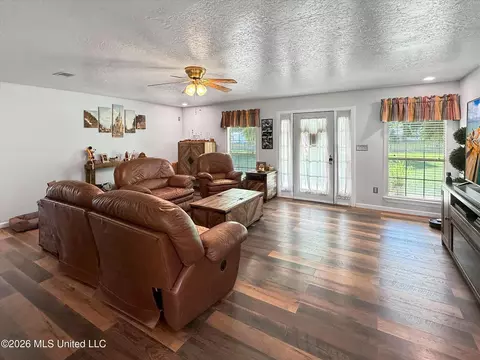 Living - 3506 Jerry Davis Rd, Moss Point, MS 39562 photo 1 of 2