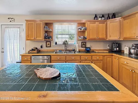 Kitchen - 3506 Jerry Davis Rd, Moss Point, MS 39562 photo 3 of 4