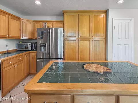 Kitchen - 3506 Jerry Davis Rd, Moss Point, MS 39562 photo 4 of 4