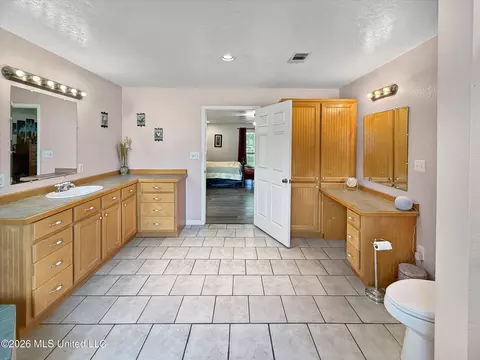 Bath - 3506 Jerry Davis Rd, Moss Point, MS 39562 photo 2 of 3