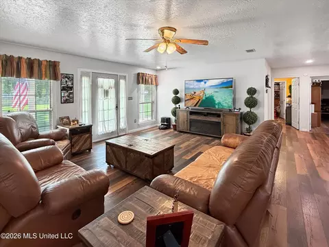 Living - 3506 Jerry Davis Rd, Moss Point, MS 39562 photo 2 of 2