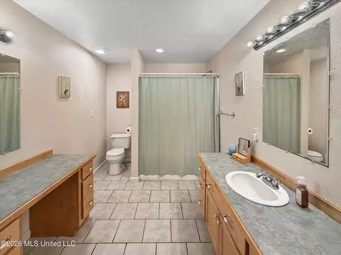 Bath - 3506 Jerry Davis Rd, Moss Point, MS 39562 photo 3 of 3