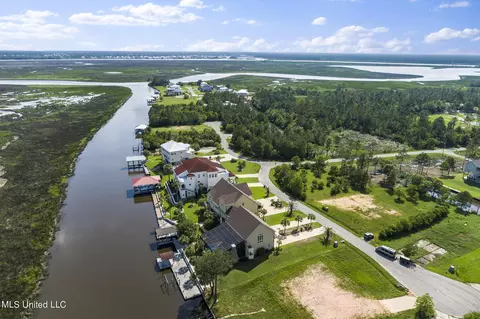 View/Area - 1332 Poki Pl, Diamondhead, MS 39525 photo 3 of 6