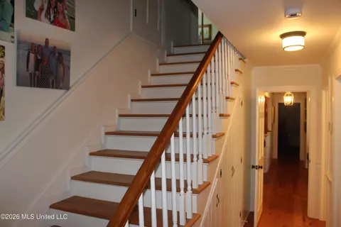 Entry Way - 415 Perkins Dr, Brookhaven, MS 39601 photo 1 of 2