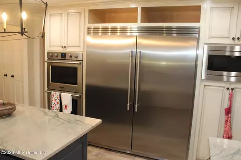 Kitchen - 415 Perkins Dr, Brookhaven, MS 39601 photo 3 of 5