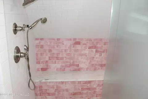 Bath - 415 Perkins Dr, Brookhaven, MS 39601 photo 4 of 4