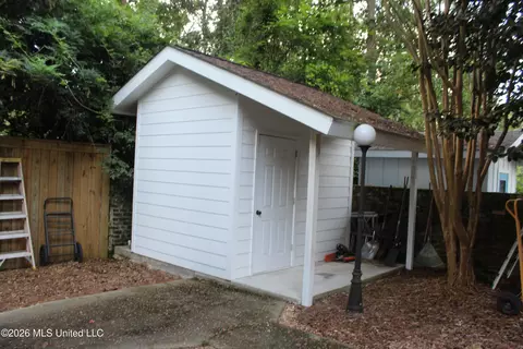 Exterior - 415 Perkins Dr, Brookhaven, MS 39601 photo 15 of 23