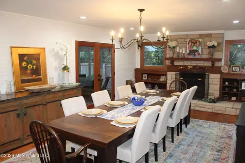 Dining - 415 Perkins Dr, Brookhaven, MS 39601 photo 2 of 3