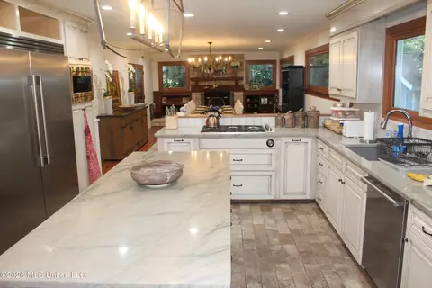 Kitchen - 415 Perkins Dr, Brookhaven, MS 39601 photo 5 of 5