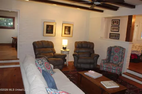 Living - 415 Perkins Dr, Brookhaven, MS 39601 photo 1 of 2