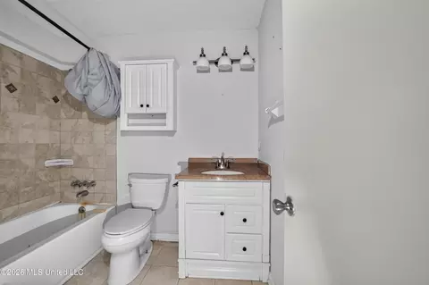 Bath - 406 Shenandoah Rd, Brandon, MS 39047 photo 1 of 1