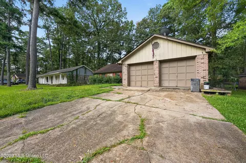 Exterior - 406 Shenandoah Rd, Brandon, MS 39047 photo 3 of 5