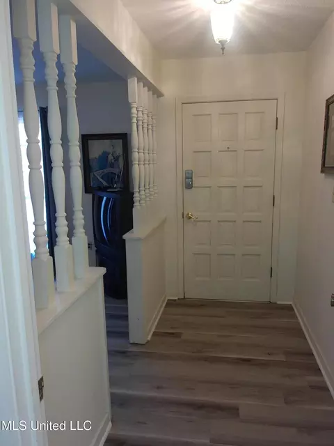 Entry Way - 3407 Dundee Ln, Jackson, MS 39212 photo 1 of 1