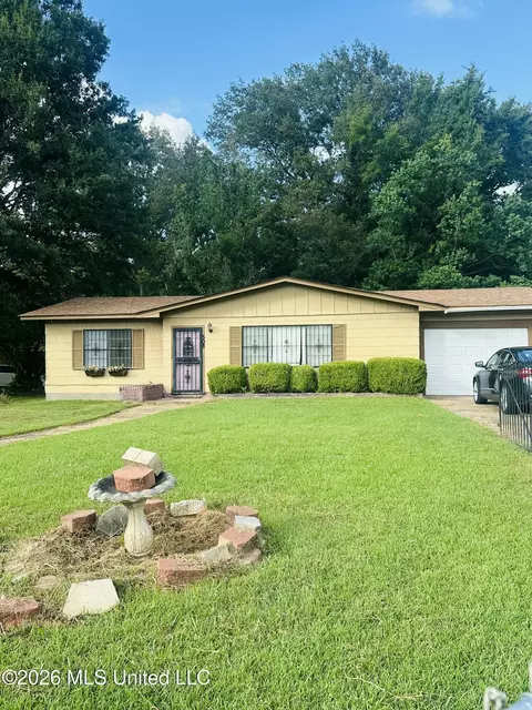 Exterior - 508 Queen Park Cir, Jackson, MS 39209 photo 3 of 13