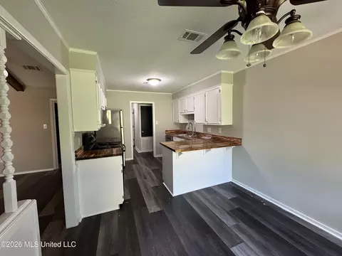 Kitchen - 4442 Beachwood St, Jackson, MS 39212 photo 1 of 2