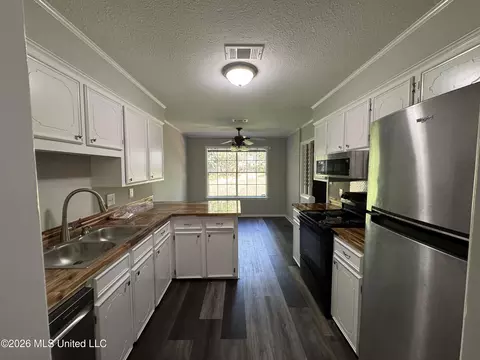 Kitchen - 4442 Beachwood St, Jackson, MS 39212 photo 2 of 2