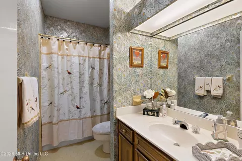 Bath - 42 Robinwood Pl, Jackson, MS 39211 photo 1 of 2