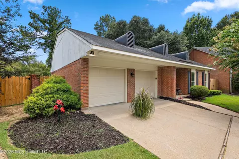 Exterior - 42 Robinwood Pl, Jackson, MS 39211 photo 2 of 3