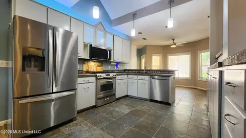 Kitchen - 113 Kenbridge Ln, Madison, MS 39110 photo 1 of 2