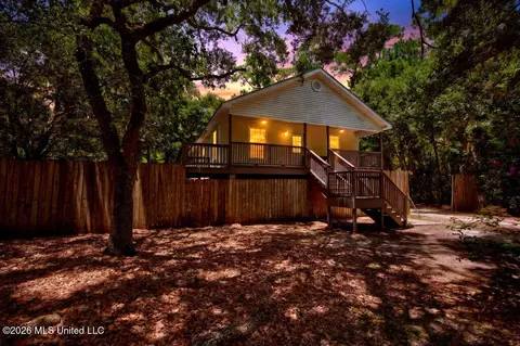 583 Henderson Ave, Pass Christian, MS 39571