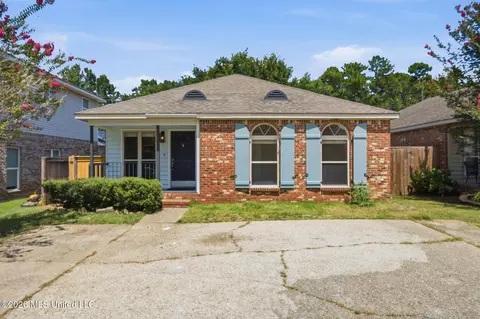 3 Bridgefield Ct, Hattiesburg, MS 39402