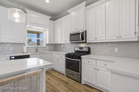 Kitchen - 283 Buttonwood Ln, Canton, MS 39046 photo 3 of 4