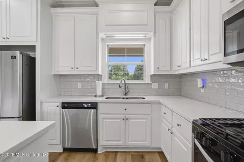 Kitchen - 283 Buttonwood Ln, Canton, MS 39046 photo 4 of 4