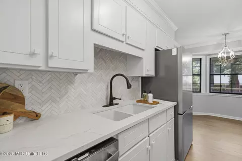 Kitchen - 543 Bradford Dr, Brandon, MS 39047 photo 3 of 3