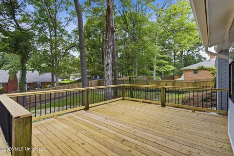 Exterior - 543 Bradford Dr, Brandon, MS 39047 photo 3 of 5