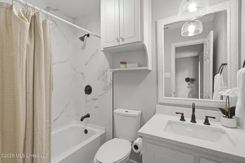 Bath - 543 Bradford Dr, Brandon, MS 39047 photo 2 of 2