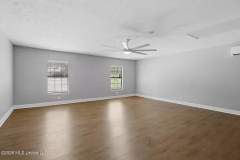 Living - 543 Bradford Dr, Brandon, MS 39047 photo 3 of 3