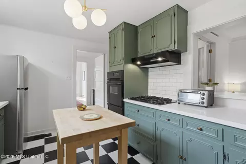 Kitchen - 1717 Edgewood St, Jackson, MS 39202 photo 2 of 4