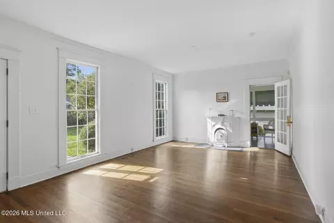 Living - 1717 Edgewood St, Jackson, MS 39202 photo 1 of 3