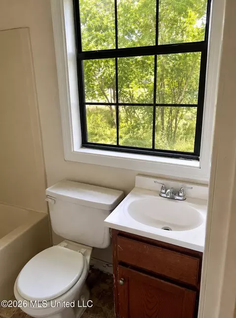 Bath - 101 W 10th St, Verona, MS 38879 photo 3 of 4