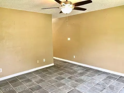 Living - 101 W 10th St, Verona, MS 38879 photo 1 of 3