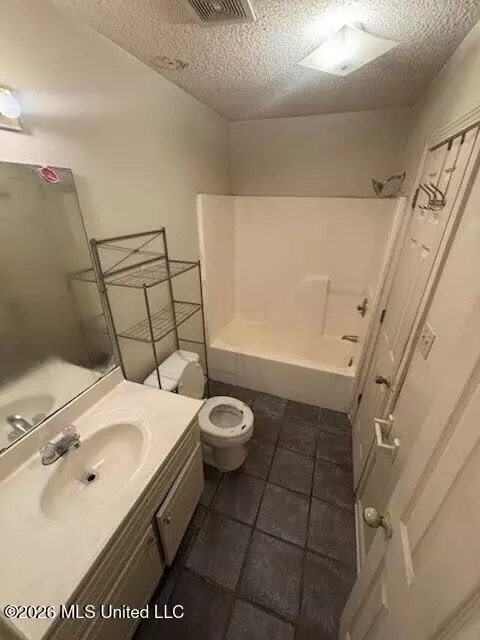 Bath - 101 W 10th St, Verona, MS 38879 photo 2 of 4