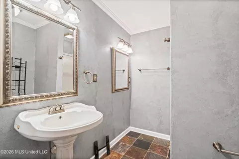 Bath - 1638 Mason Dr, Hernando, MS 38632 photo 5 of 6