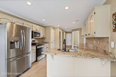 Kitchen - 1638 Mason Dr, Hernando, MS 38632 photo 3 of 3