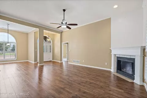 Living - 1638 Mason Dr, Hernando, MS 38632 photo 3 of 3