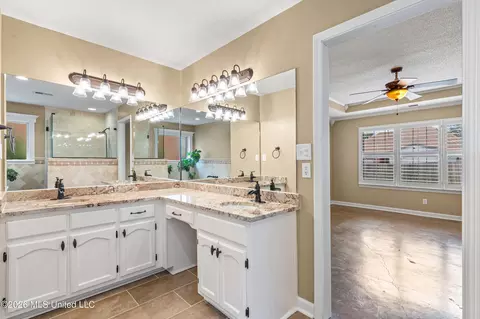 Bath - 1638 Mason Dr, Hernando, MS 38632 photo 1 of 6