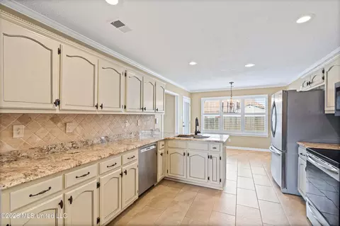 Kitchen - 1638 Mason Dr, Hernando, MS 38632 photo 2 of 3